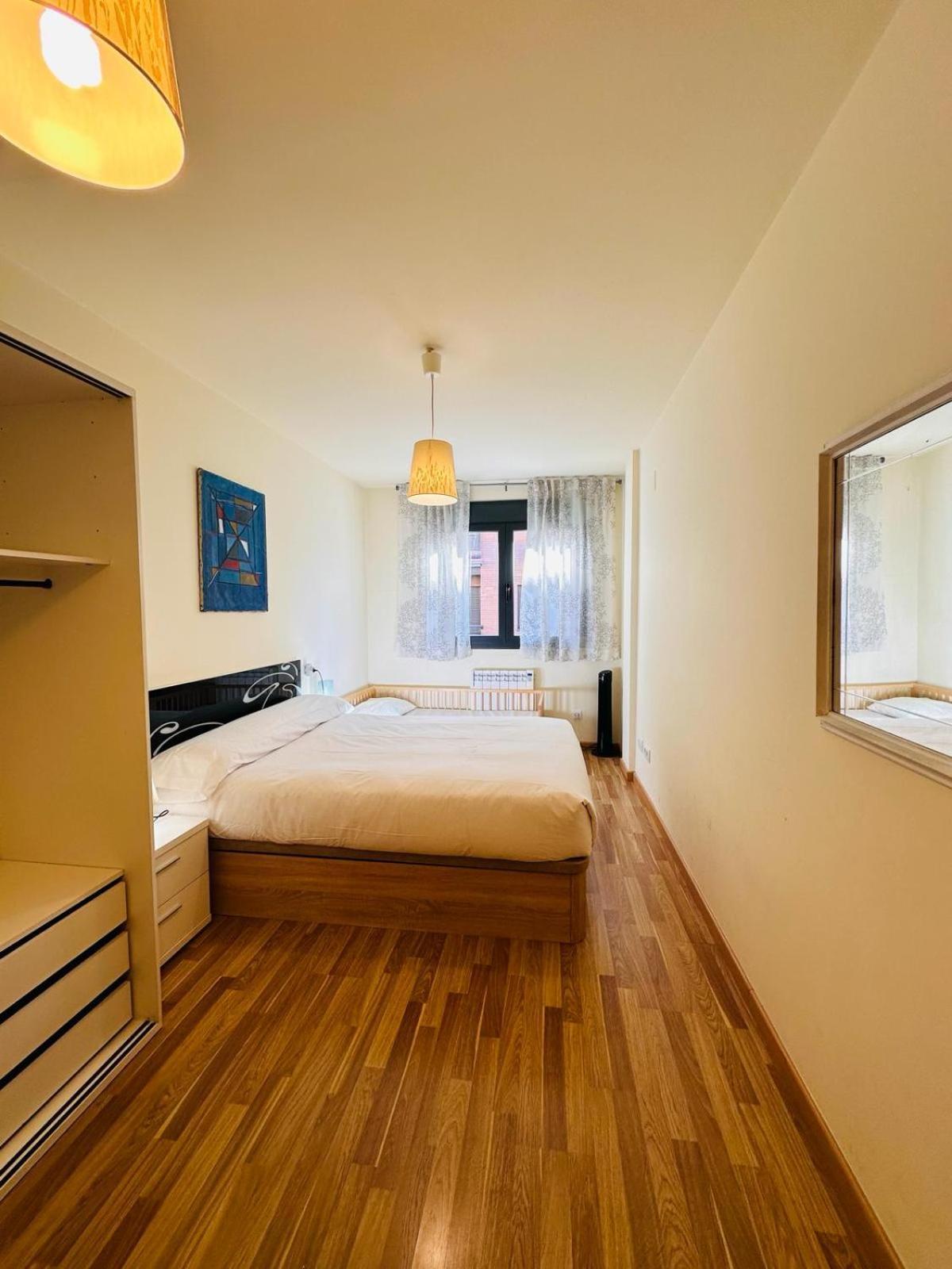 Bonito Apartamento En アインサ エクステリア 写真